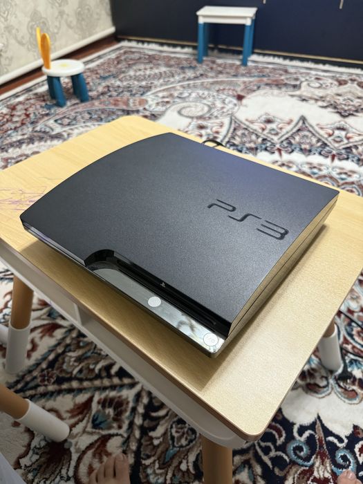PlayStation 3 slim 256 gb прошитая и 5 игр дисков