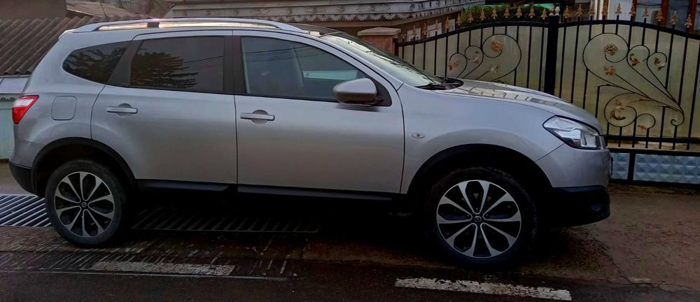 Descriere
Nissan Qashqai 5+2
