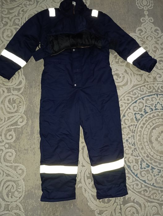 Зимний комбинезон мужской с капюшоном отдельно снимаеться