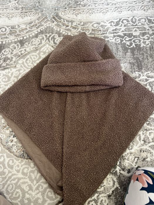 Продам шапку с косынкой зимнюю букле