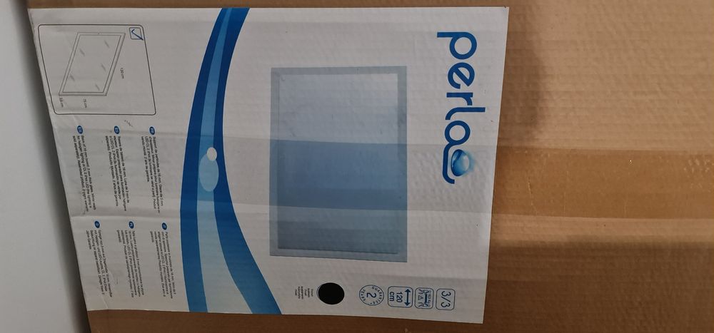 Priza cu telecomanda și oglinda