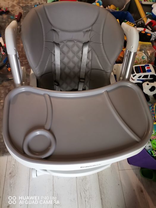 Vând scaun de masa de copii