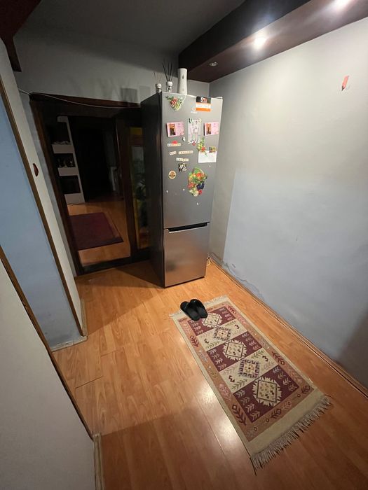 Dau spre închiriere un  apartament cu 2 camere gata utilat !