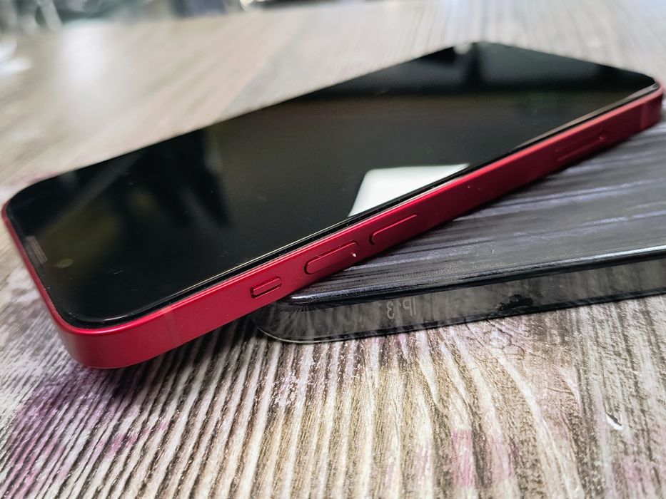 iPhone 13 / 128GB RED