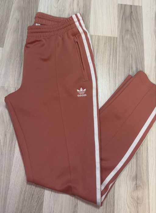 Чисто нов спортен екип Adidas Originals