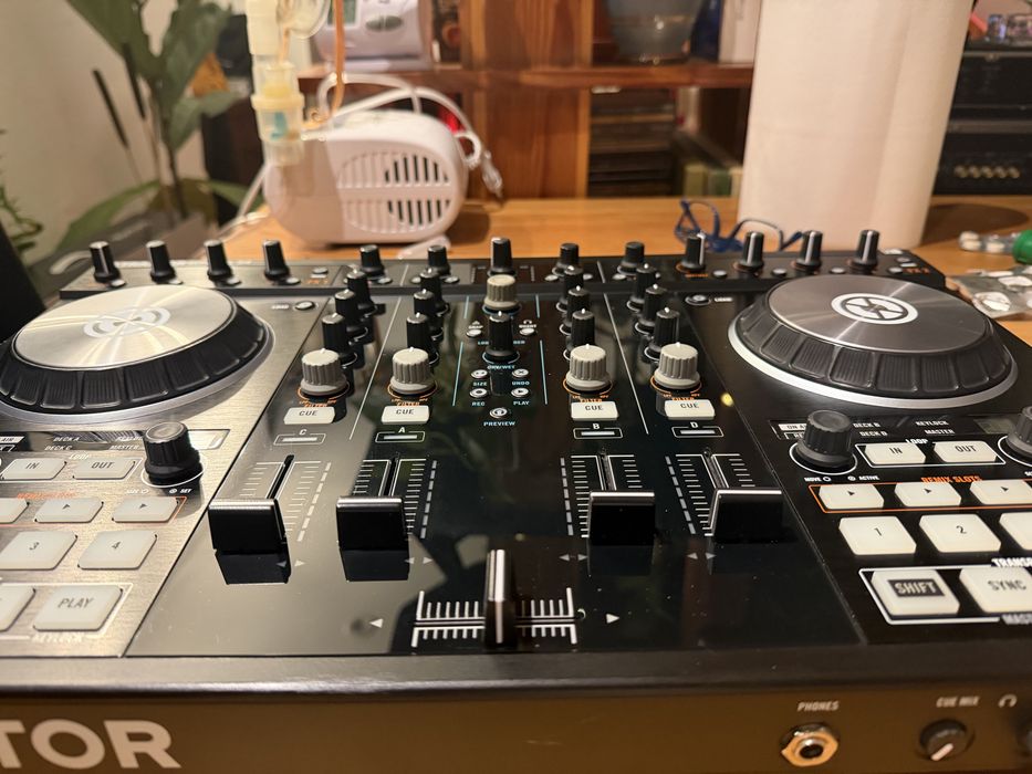 Traktor S4 MK2 + Case + Licenta Traktor 4 pro