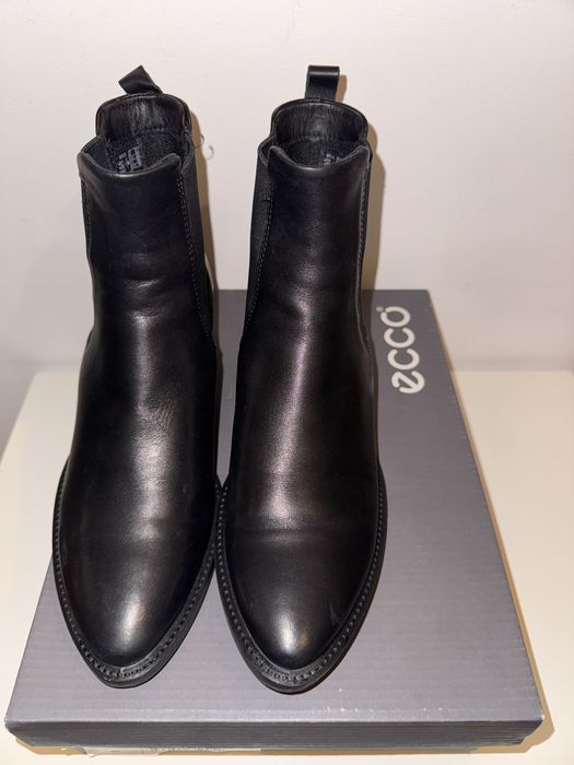 Ghete Ecco piele naturala