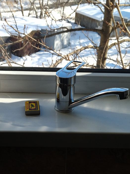 Смеситель для ванны и кухни.