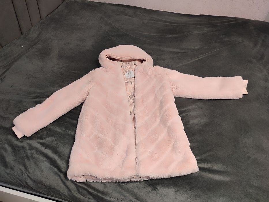 Шуба детская, рост 152 в отличном состоянии.