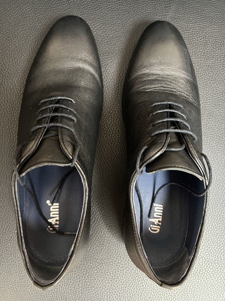 официални мъжки обувки на Gianni.