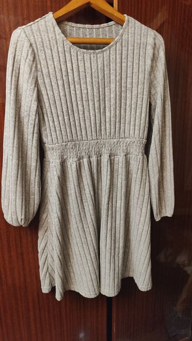 Женская одежда платья кофты куртка