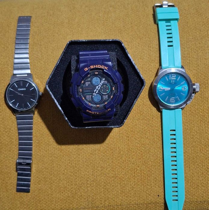 Vând 3 ceasuri ( 2 Casio, 1 Tw Stele )