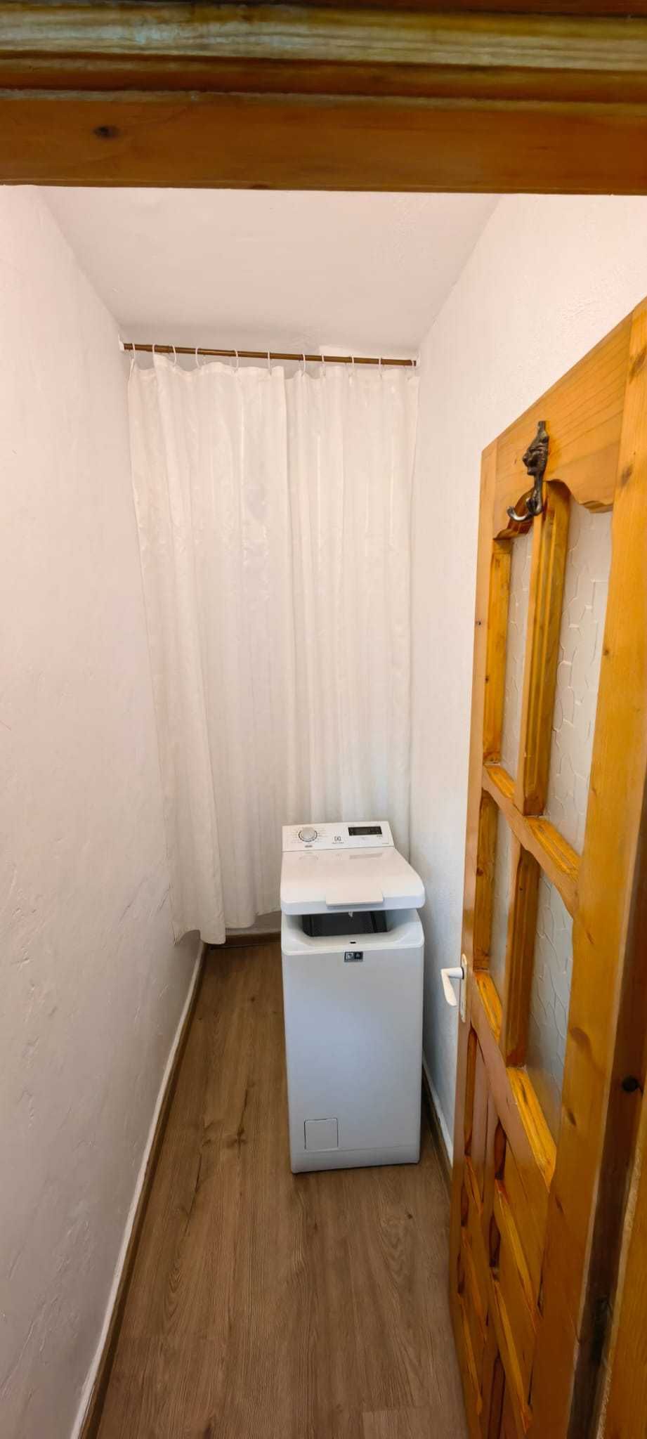 Apartament 3 camere, decomandat, renovat, mobilat, zona Mall D ta