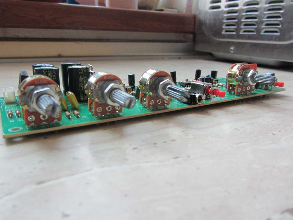 Preamplificator audio regulator compensare fiziologica loudness