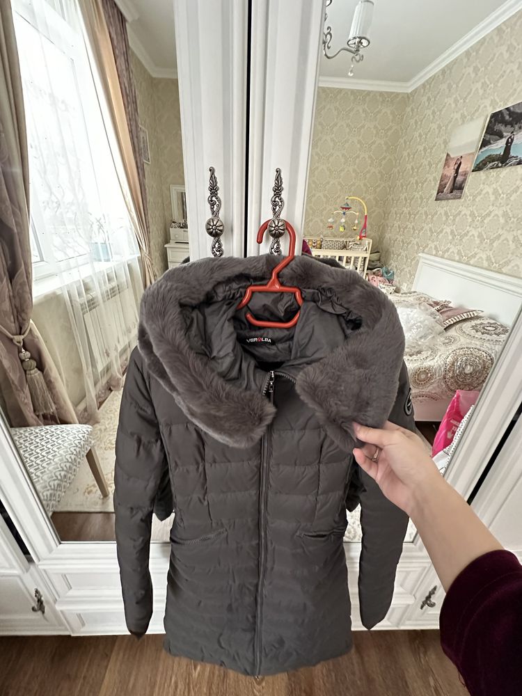 Женский куртка стемга серого цвета, размер S