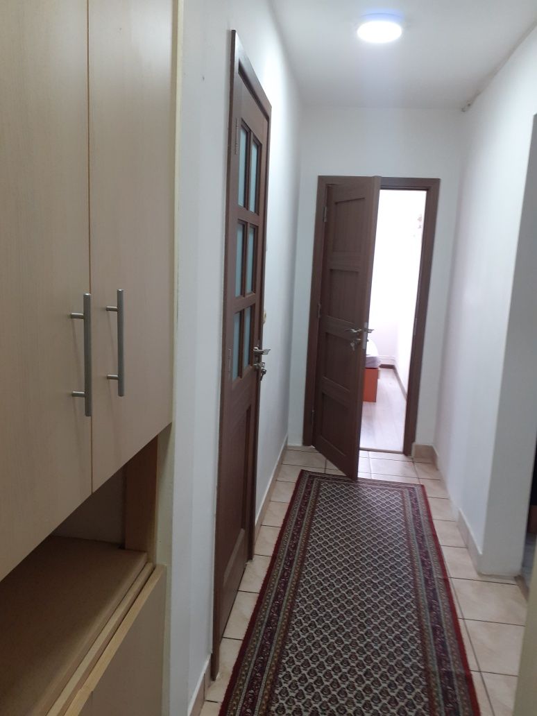 Închiriez apartament