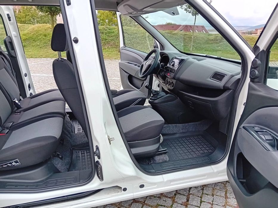 Fiat Doblo 5 locuri și Marfa