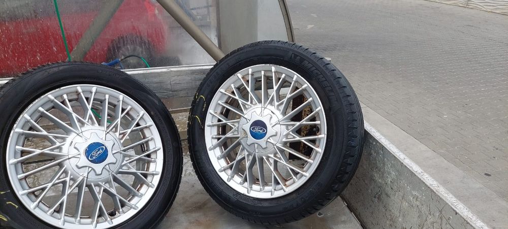 vand jante ford 4 gauri