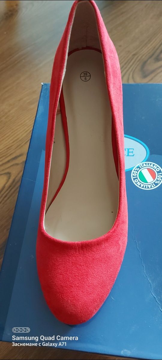 Нови обувки закупени от Италия