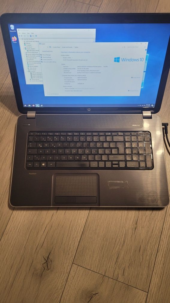 Laptop HP Pavilion 17 Amd Quad Core A4-5000 1.5 GHz / 4 GB / 750 GB