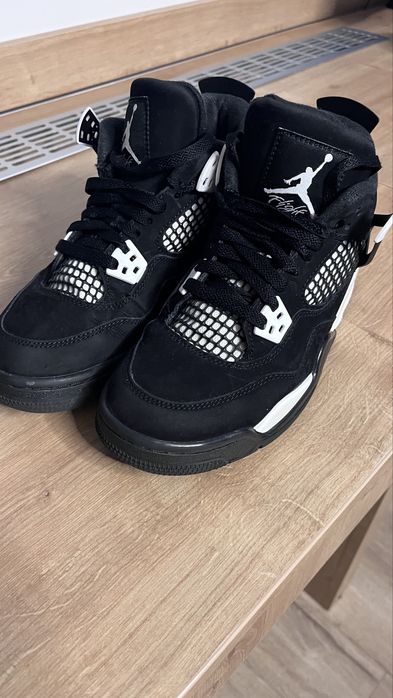 Air Jordan 4 Retro White Thunder