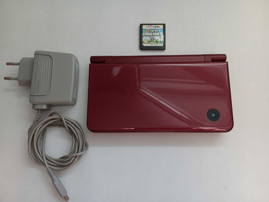 Nintendo DSi XL, Joc portabil de colectie plus joc Super Mario Bros