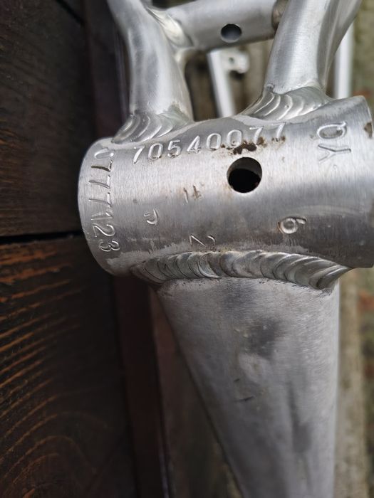 Cadru aluminiu nu este vopsit