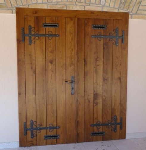 Facem uși din lemn masiv