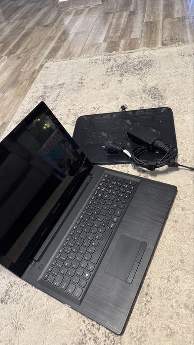 Vand laptop lenovo i7 stare excelenta