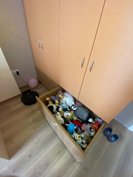 Четририкрилен гардероб и бюро