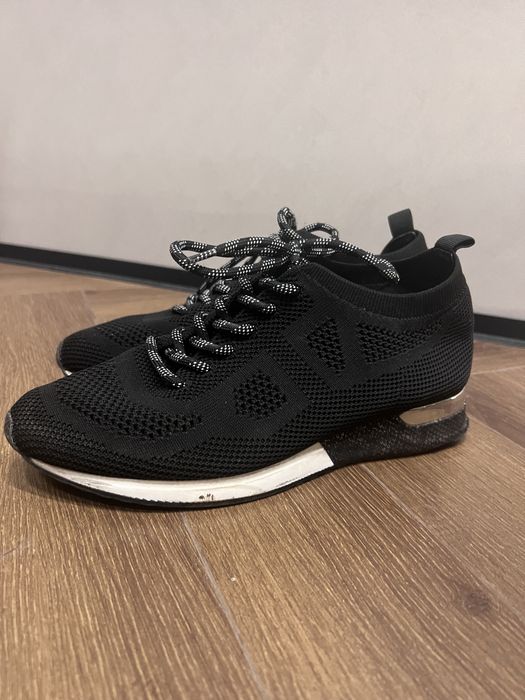 Кроссовки женские