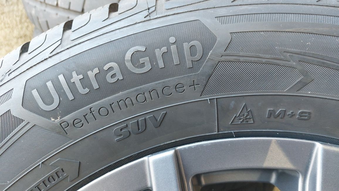 Зимни гуми 225/65/17 Goodyear Ultragrip Performance + 4 броя
