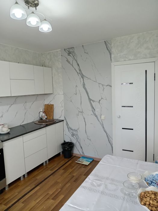 Продам кухонный белый