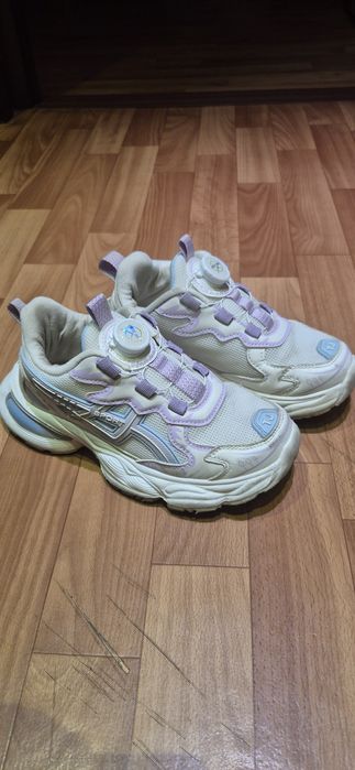 Продам детскую обувь