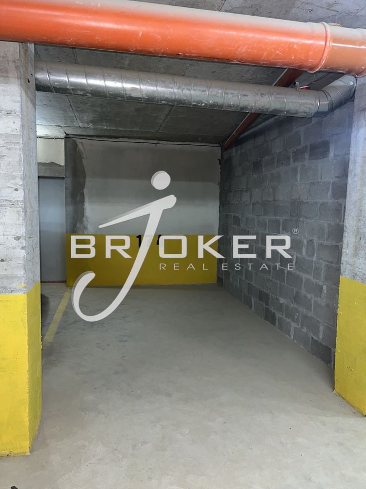 Дава се под наем Гараж / Паркомясто в Кърджали, Център - 18 кв.м за 40.8 € - Снимка #4