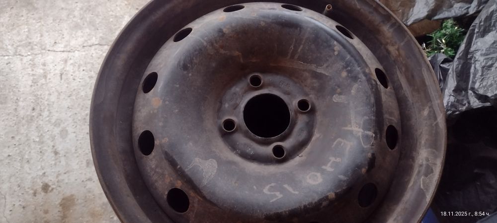 Продавам два комплекта джанти 14 и 15-ски.