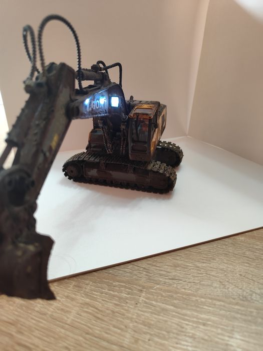 Vând excavator stilizat