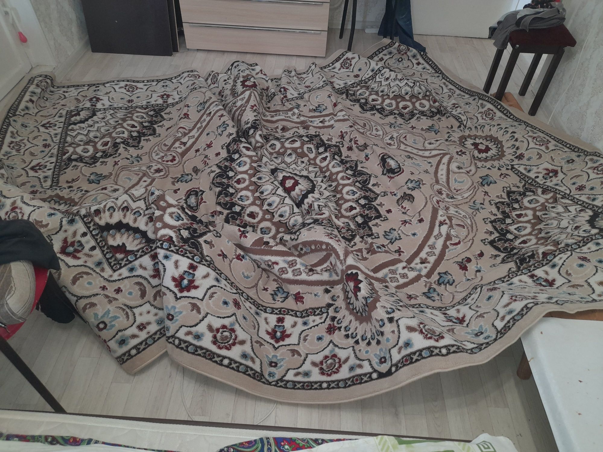 Продаётся ковёр срочно