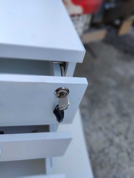 Контейнер, шкаф с колелца и чекмеджета с ключ за бюро