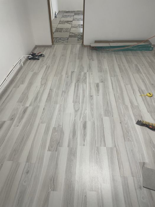 Montaj parchet , rașchetat,lăcuit și plinte-calitate garantată!