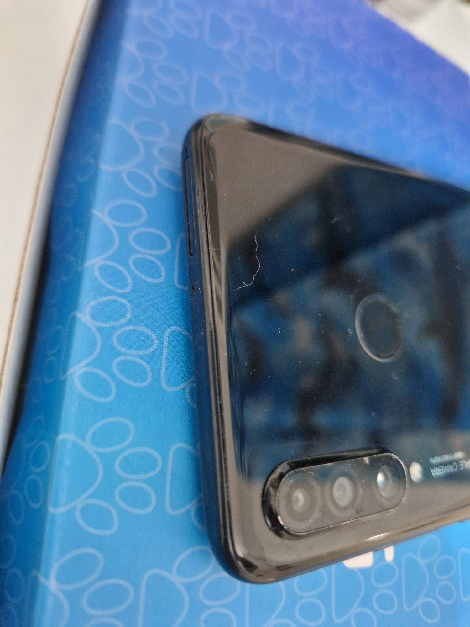 Huawei P30 Lite 128GB - Funcționează perfect, doar folia spartă!