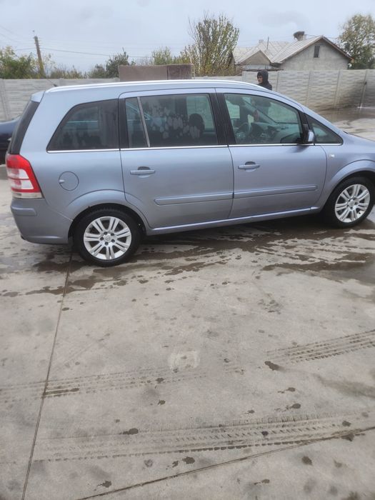 Vând/schimb opel zafira