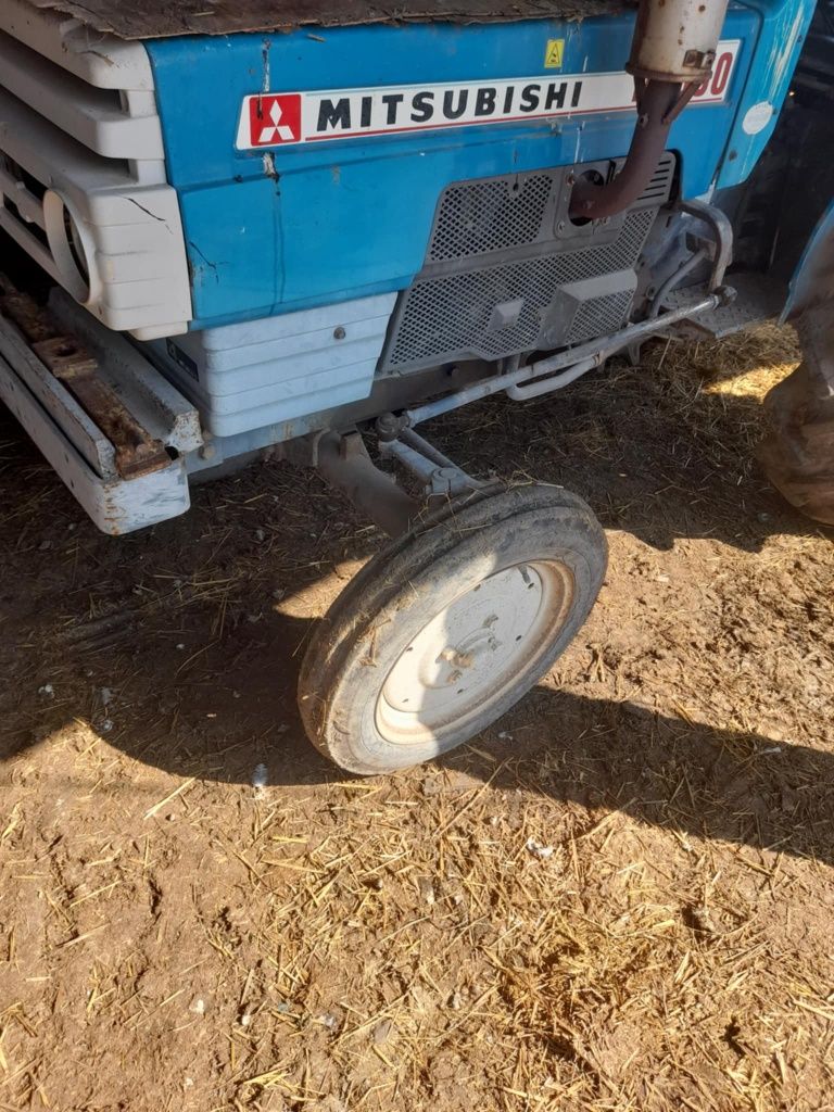 Предлагам малак трактор пали върви