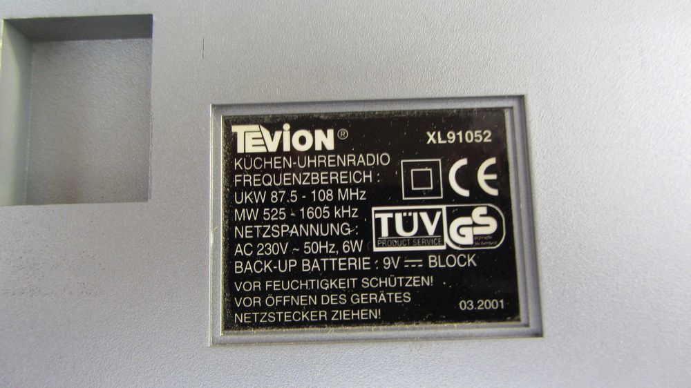 Radio cu ceas bucatarie special cu prindere corp bucatarie,polita,raft