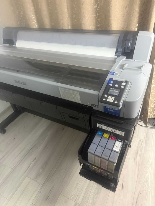 Epson SureColor SC-F6300 – aproape nouă, sub 100 m² printați
