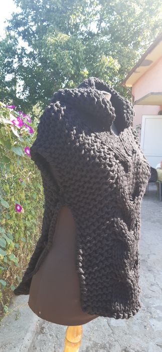 Ръчно изплетено детско пончо