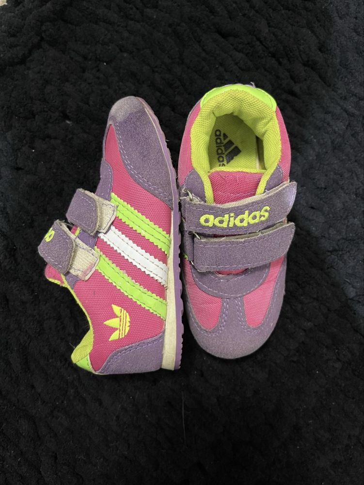 Детские кроссовки Adidas, размер 27