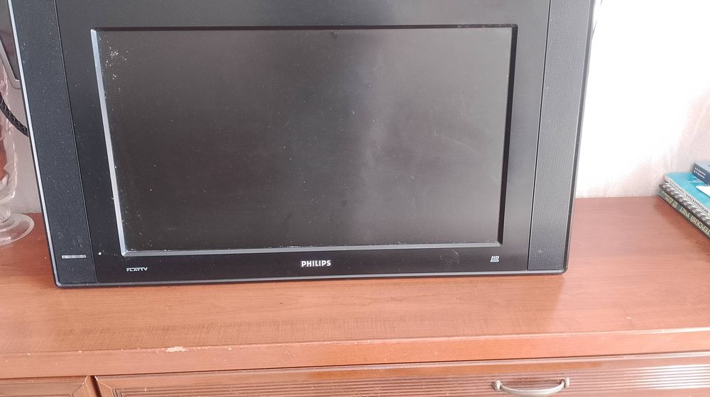 Отдам 3 ТВ, LG смарт ТВ, Philips, Hitachi