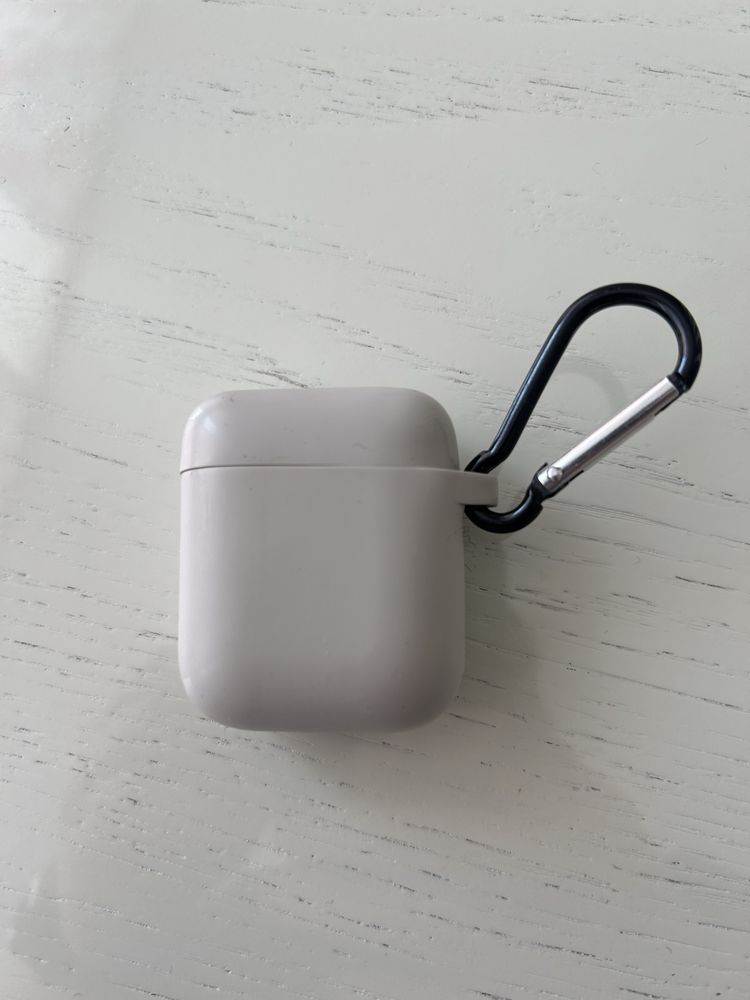 Продам наушники Apple AirPods 2 белый