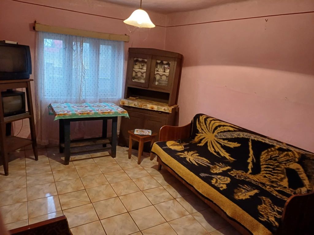 Vând casă în Derna